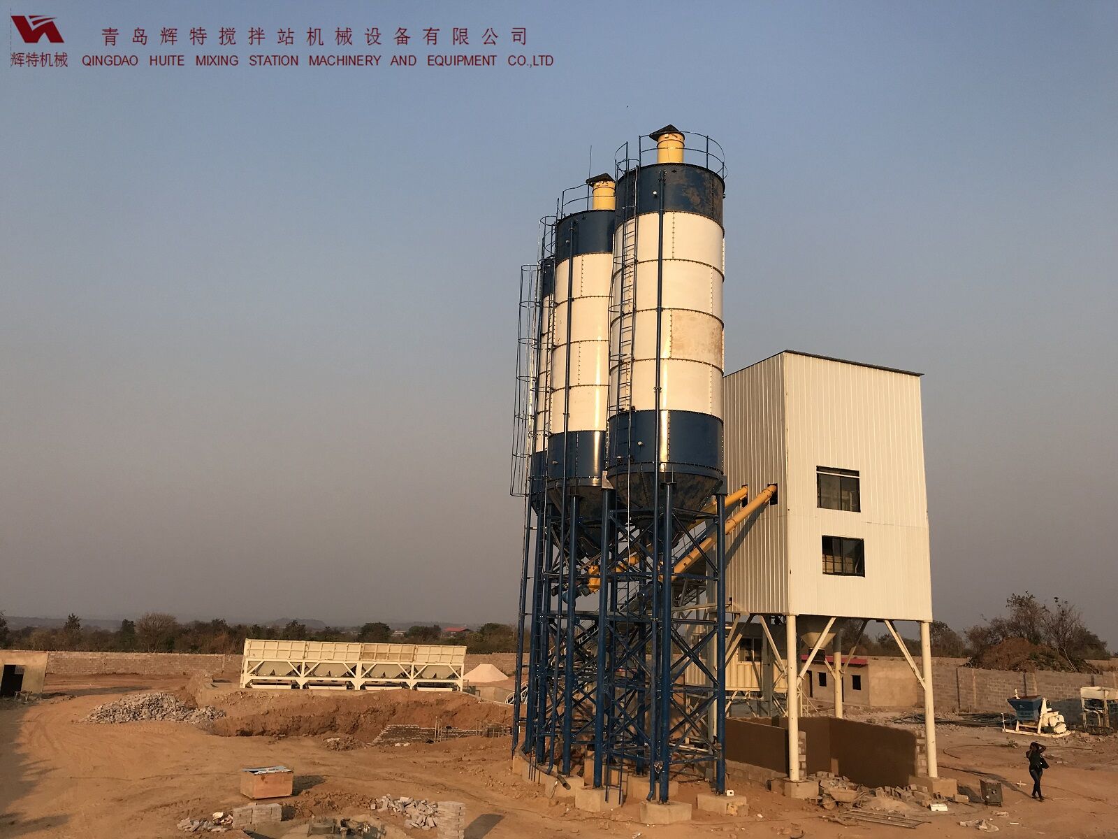 輝特混凝土攪拌站HZS120采用國(guó)內(nèi)外知名品牌，大大降低了設(shè)備故障率