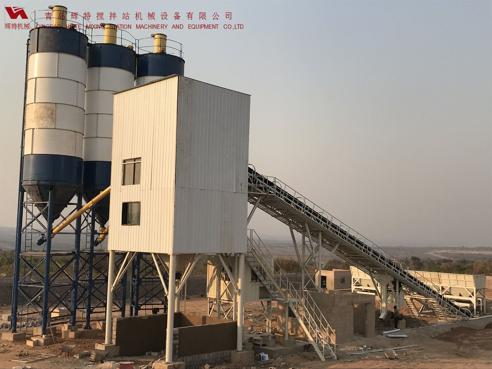 輝特混凝土攪拌站HZS120采用國(guó)內(nèi)外知名品牌，大大降低了設(shè)備故障率