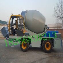 湖北石首大號(hào)水泥攪拌車(chē) 民房建設(shè) 自上料混凝土攪拌車(chē) 自動(dòng)混凝土運(yùn)輸車(chē)